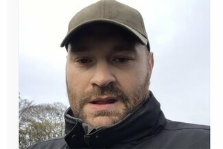 Tyson Fury reaches out to people “struggling”