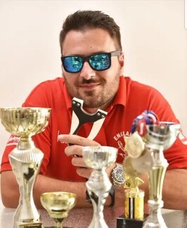 Keith Dighton with the winners trophies © ESF