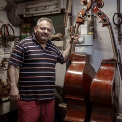 Romani musician and instrument-maker Ferenc Ungri – by Eszter Halasi