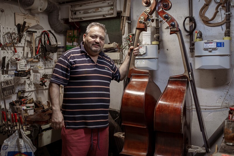 Romani musician and instrument-maker Ferenc Ungri – by Eszter Halasi