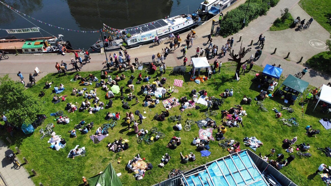 London boaters hold protest fair on new 'no mooring zone' | Travellers ...