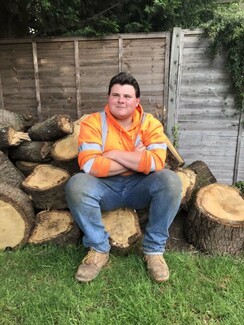 Traveller and landscape gardener Jack Brennan supporting key workers by doing their garden for free!