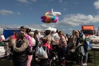 Stock photo of crowds at Kent Horse Fair, by Eszter Halasi for the Travellers’ Times