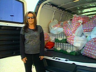 Lisa Marie Presley delivers supplies to the survivors of Hurricane Katrina. Picture by the Angel Network Team, Oprah.com.