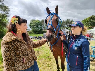 Dawn and horse Cal with RSPCA welfare vet Roxanne © Redwings