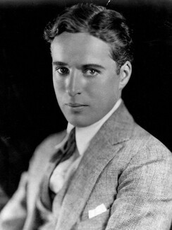 Chaplin in the early 1920s. By Strauss-Peyton Studio - National Portrait Gallery, Public Domain, https://commons.wikimedia.org/w/index.php?curid=24576869)
