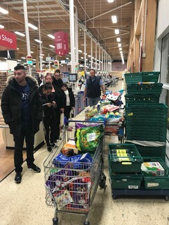 Travellers donating at food banks 