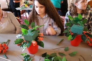 Girls making flowers 